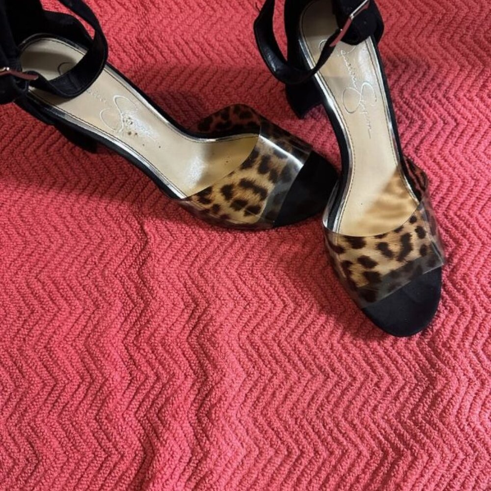 Jessica Simpson black heel with cheetah print